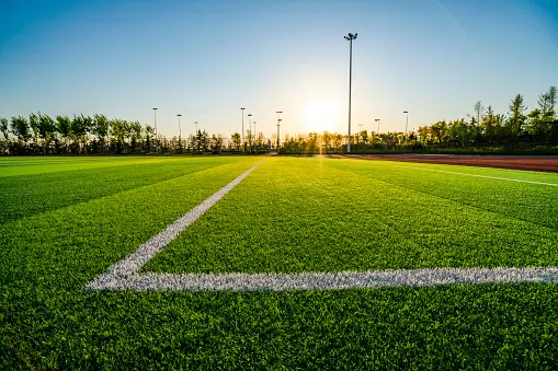 عمل وتجهيز الملاعب الرياضية